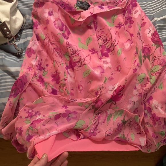 Pretty pink flower print skirt maybe worn once! - Picture 3 of 3